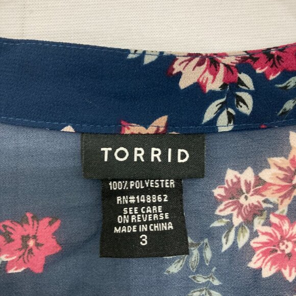 Torrid Top size 3X Navy Floral Sheer Flutter Sleeve V Neck Top Feminine Elegant - Picture 2 of 9